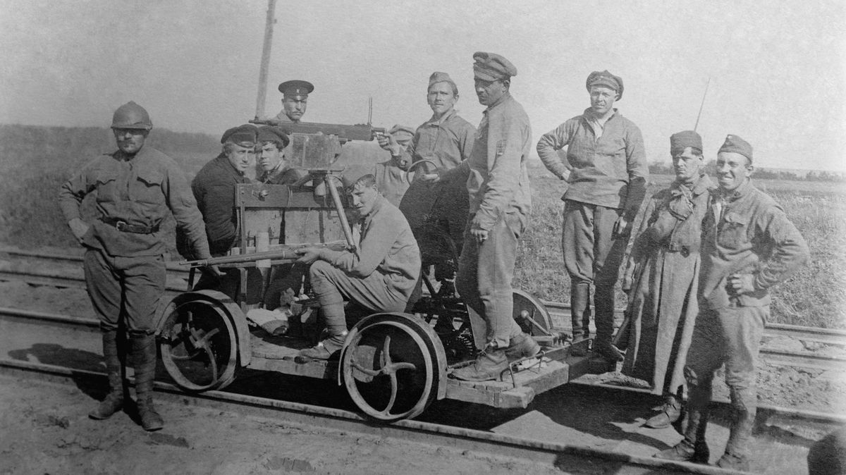 Vlčí máky v Česku připomínají až 300 tisíc padlých za první světové války